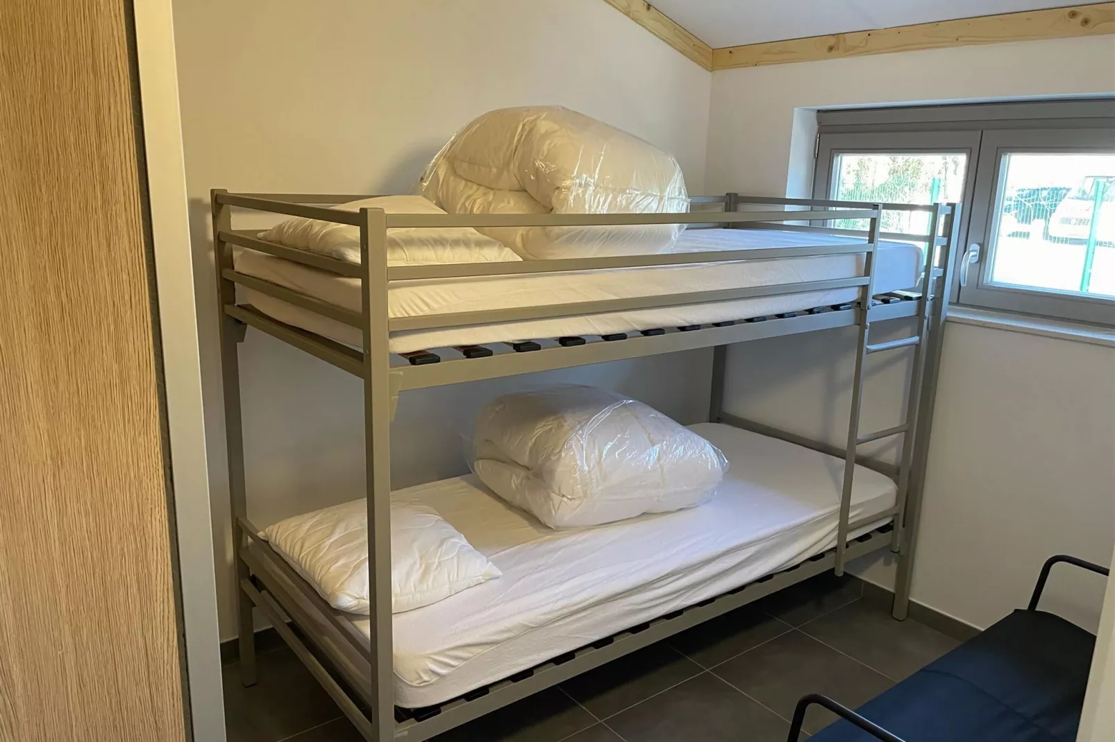 WH95-Bedroom