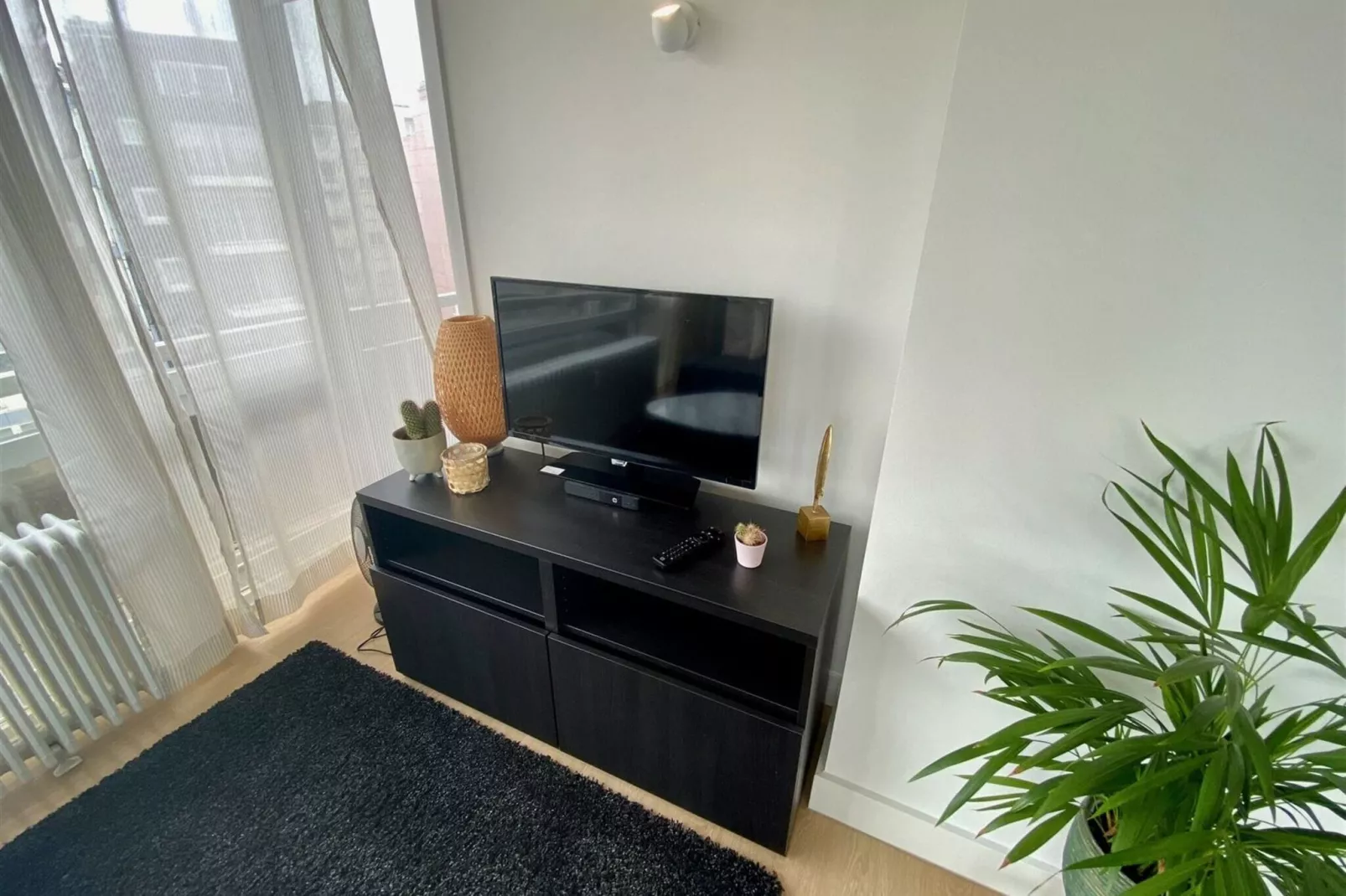 Chopin 402-Living room
