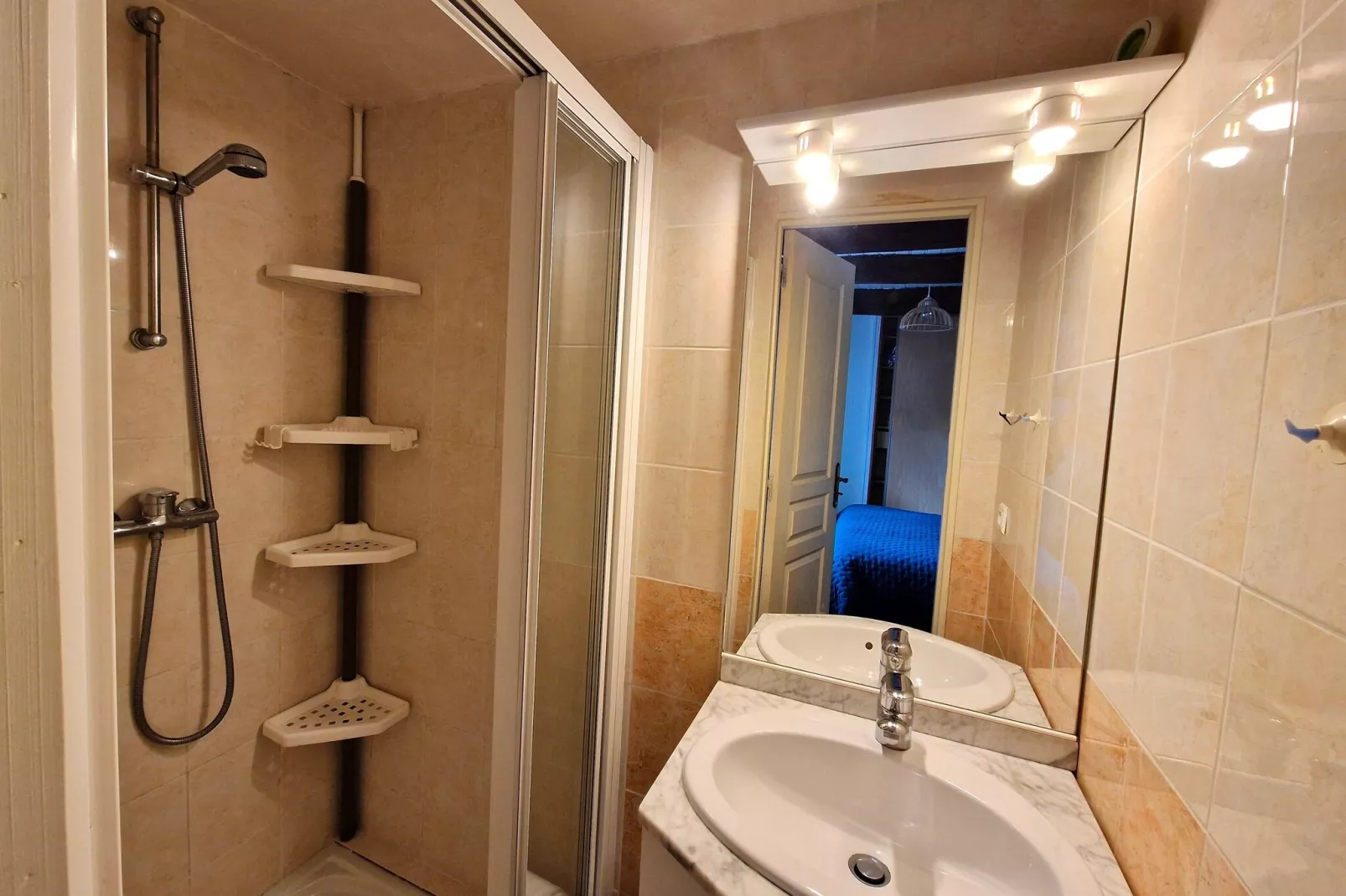 Holiday home Plogonnec-Bathroom