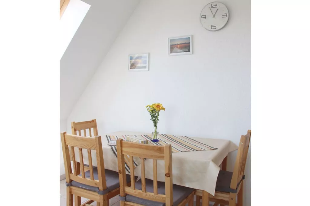 84143-Dining room