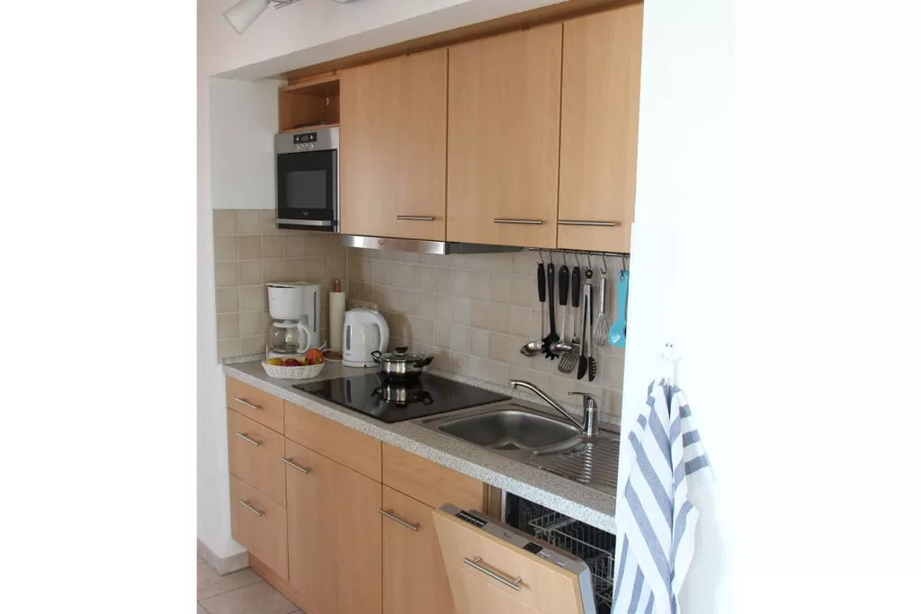 84143-Kitchen