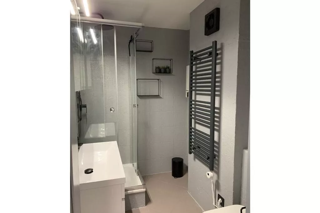 462193-Bathroom