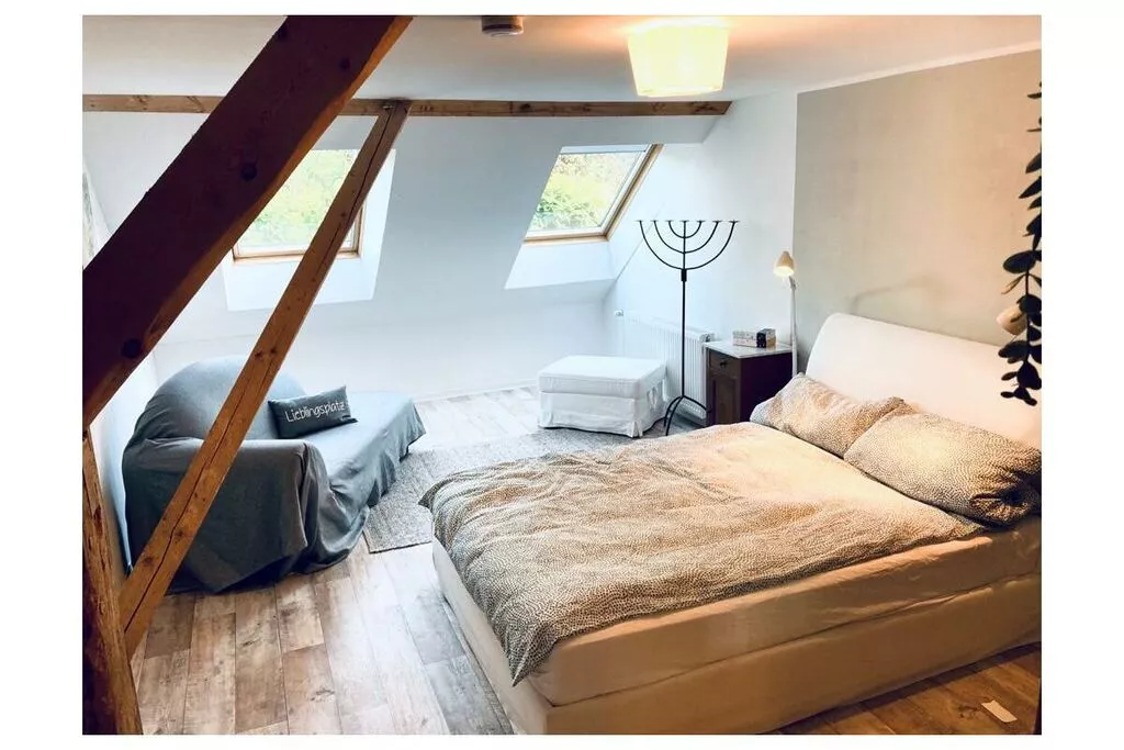 389318-Schlafzimmer