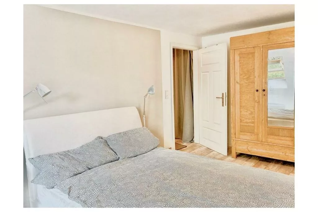 389318-Schlafzimmer