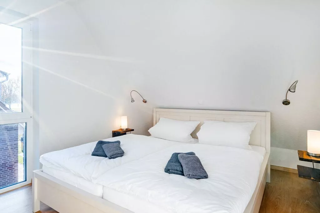 430499-Bedroom