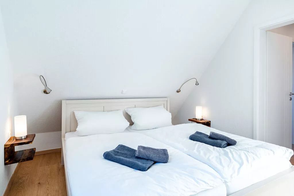 430499-Bedroom