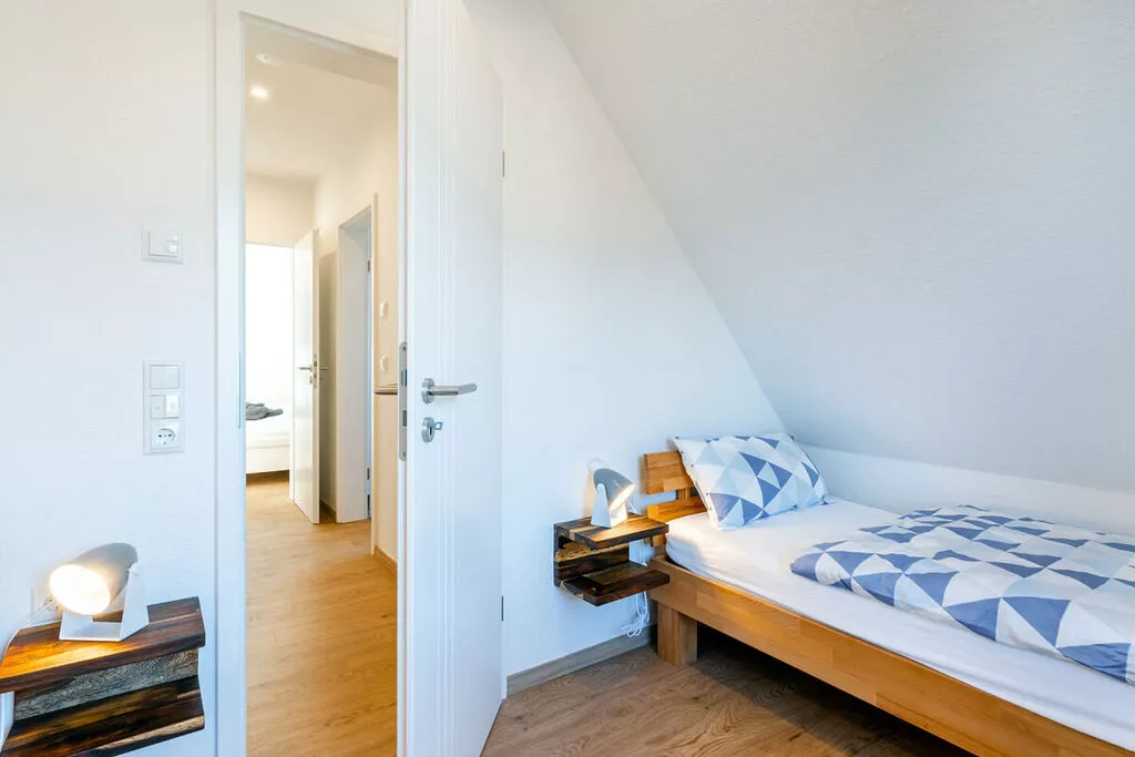 430499-Bedroom