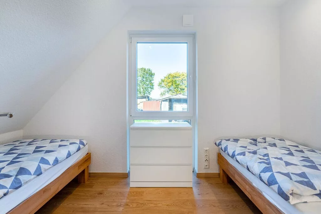 430499-Bedroom