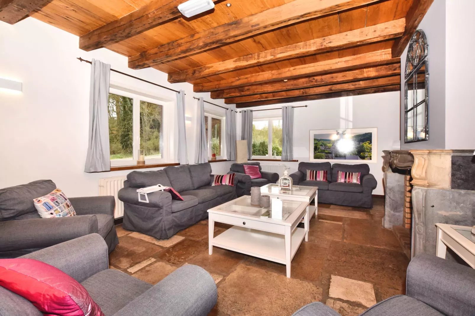 Bord de Rivière-Living room