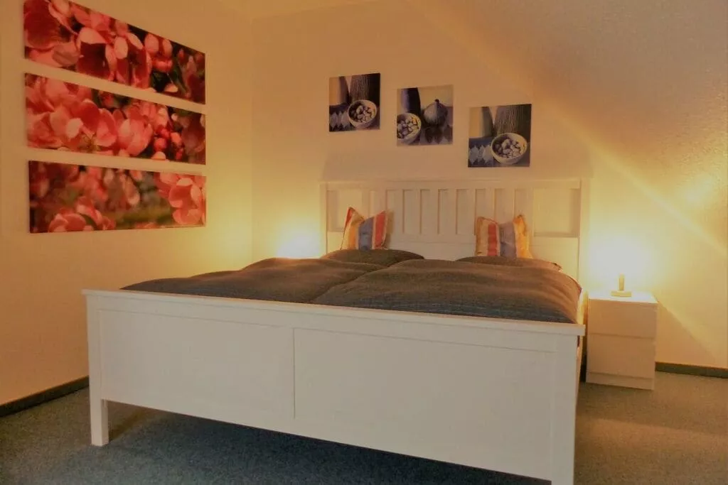 424168-Bedroom