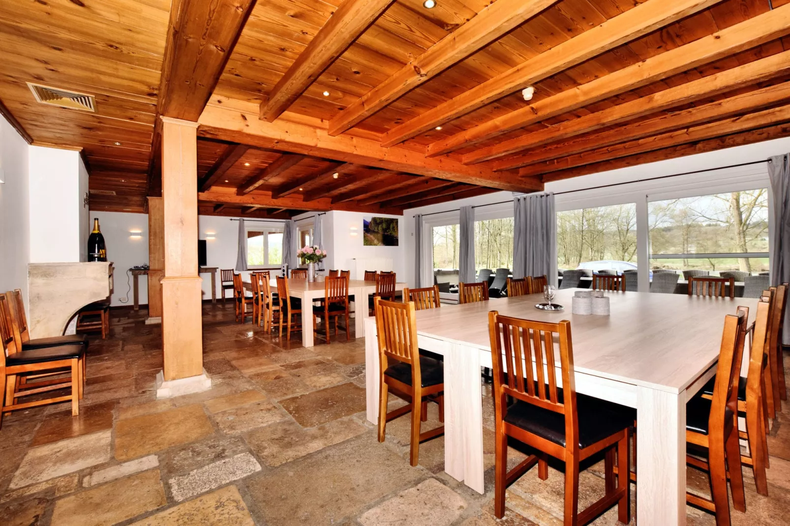 Bord de Rivière-Dining room