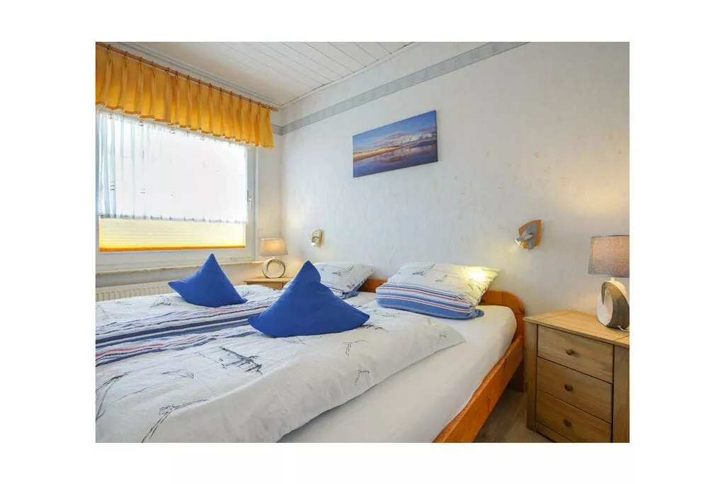 52703-Bedroom