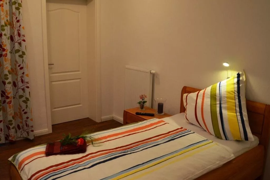 393474-Bedroom