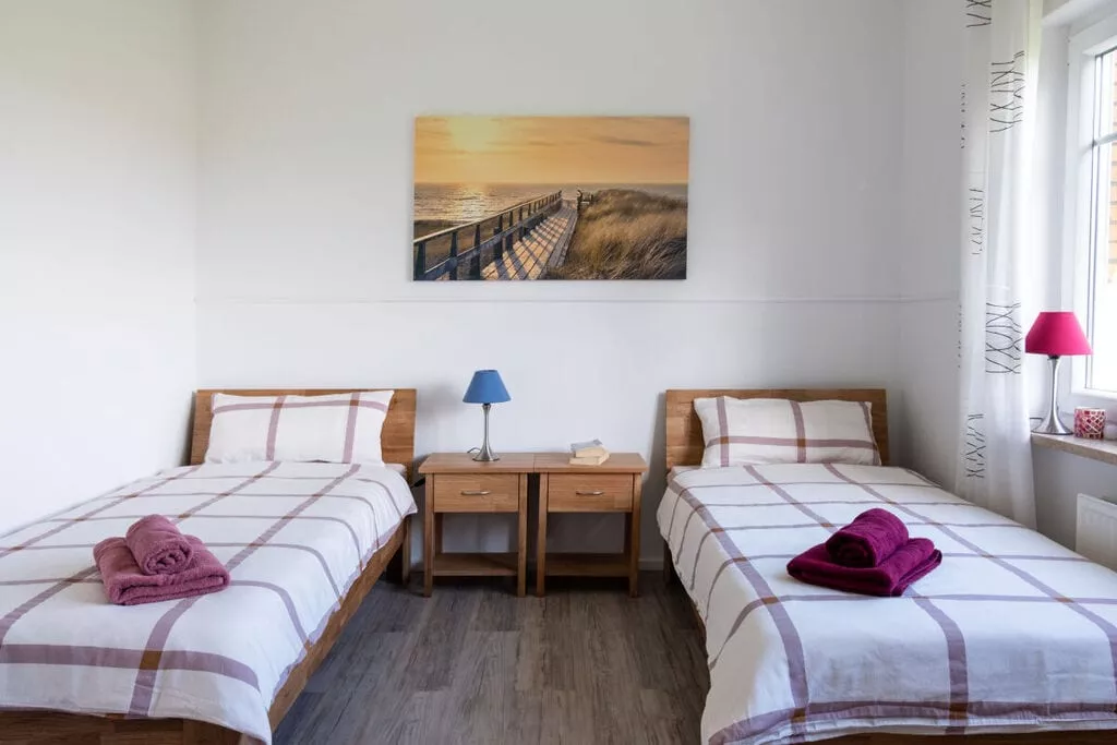 467005-Bedroom