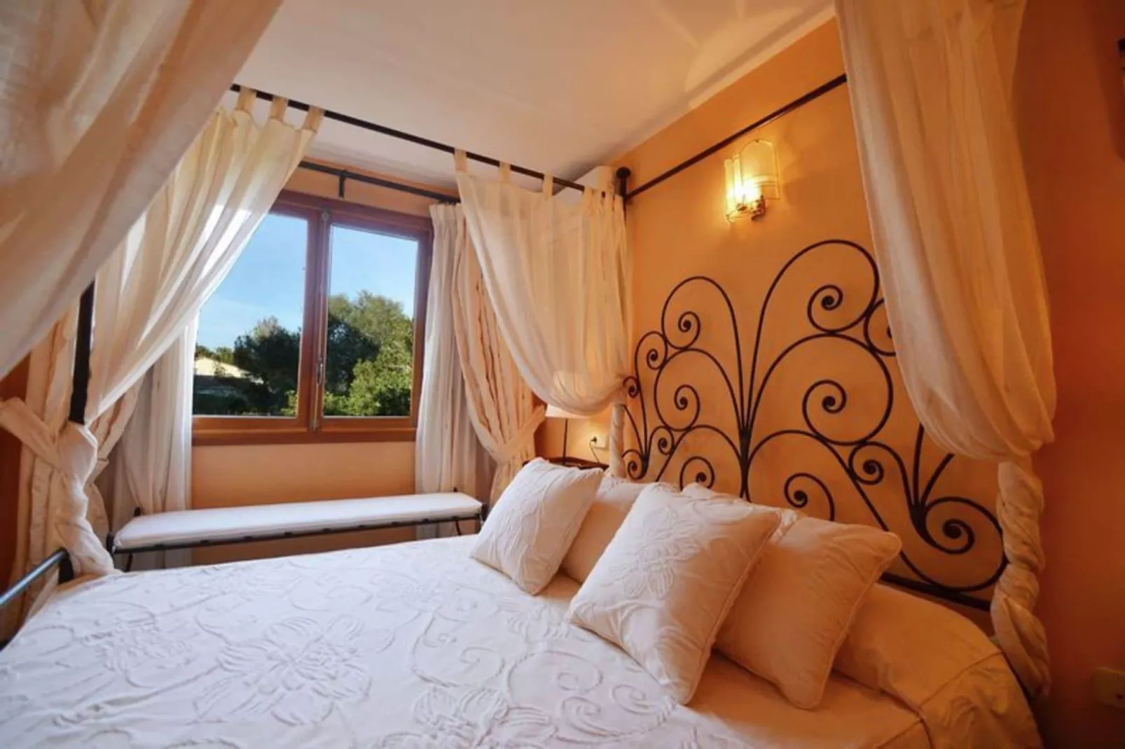 Benestar-Bedroom