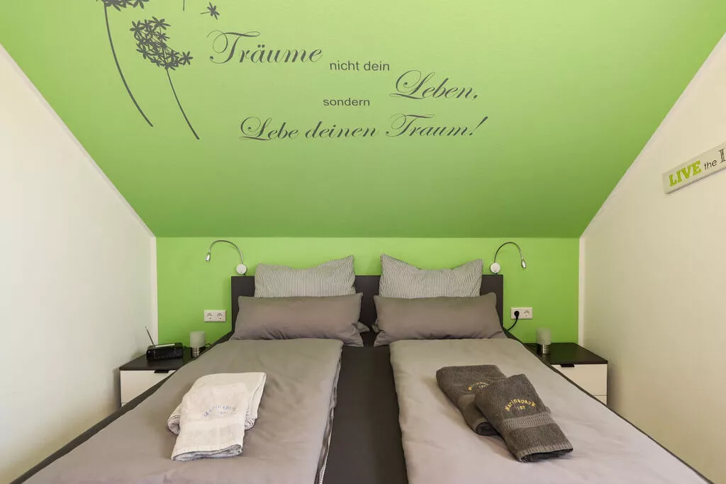 453480-Bedroom
