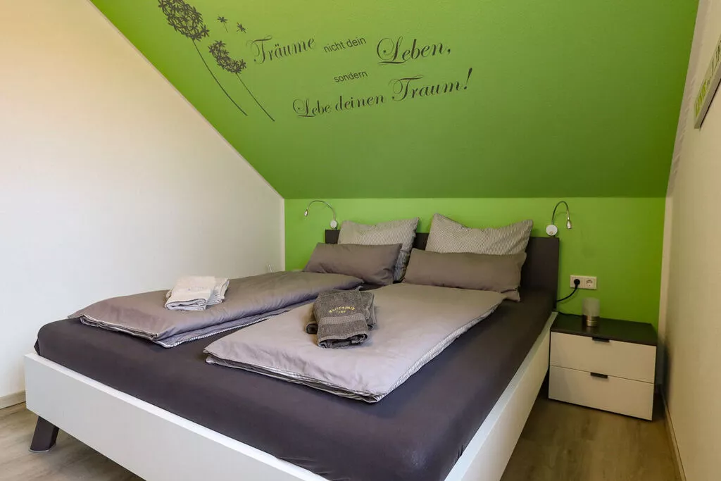 453480-Bedroom