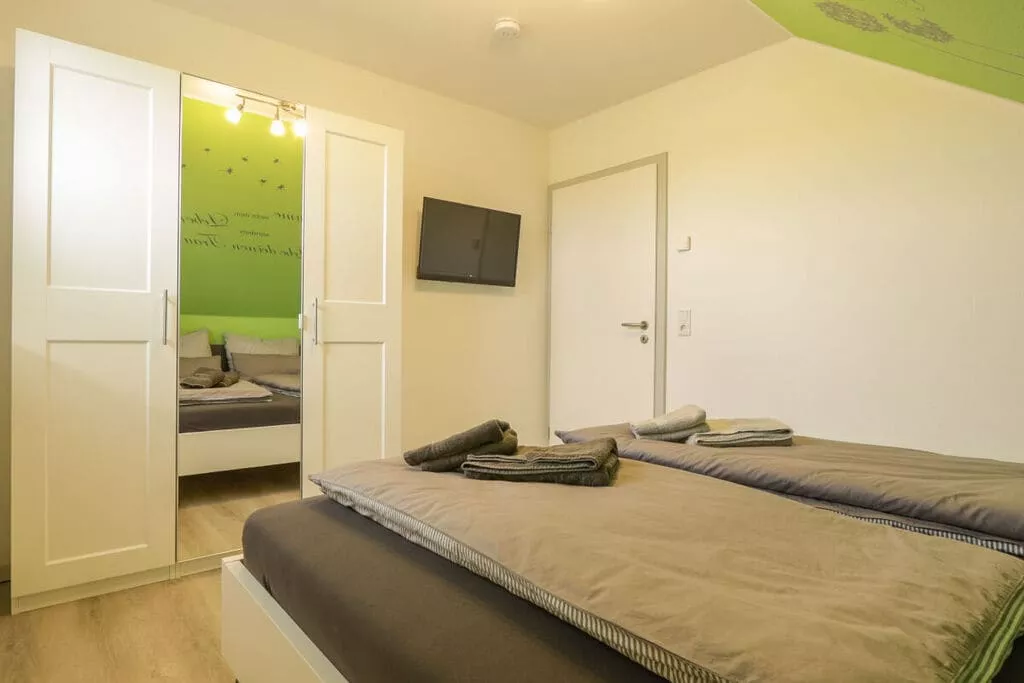 453480-Bedroom
