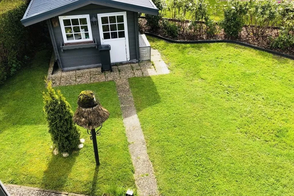 325588-Gardens summer