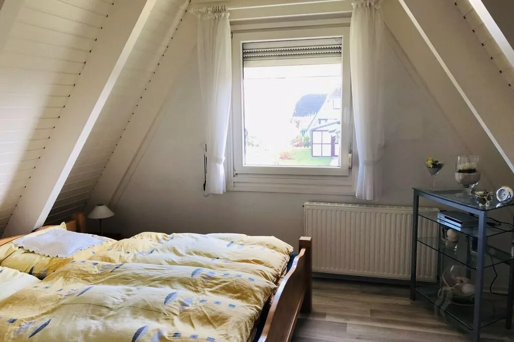 325588-Bedroom