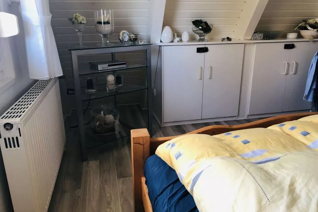 325588-Bedroom