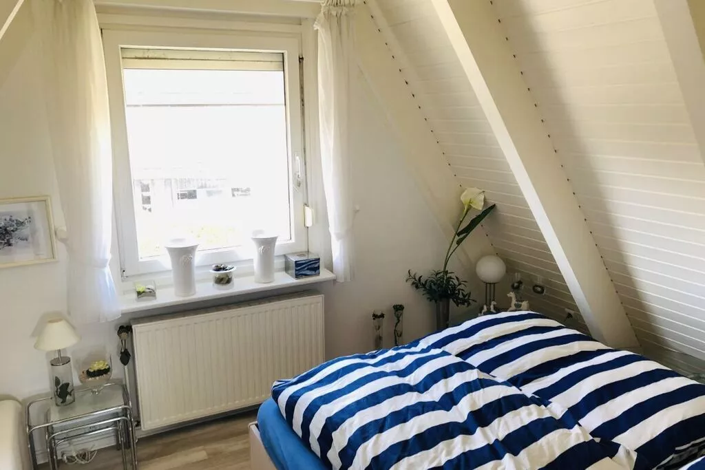 325588-Bedroom