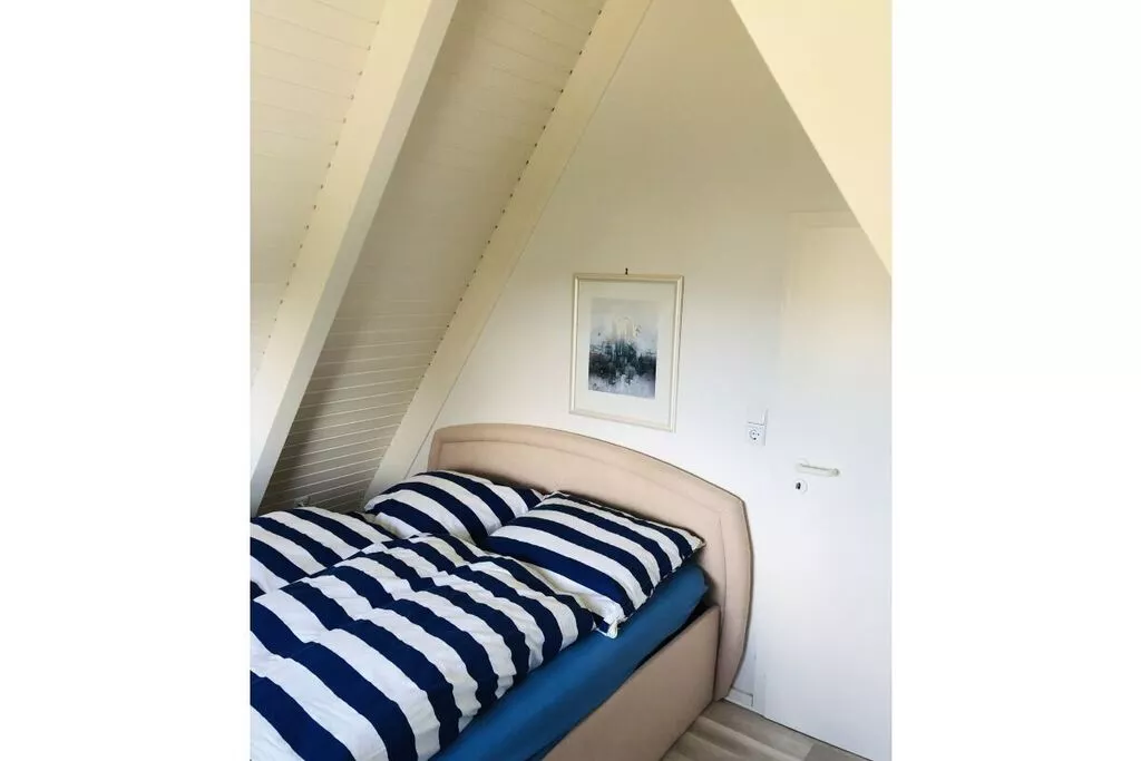 325588-Bedroom