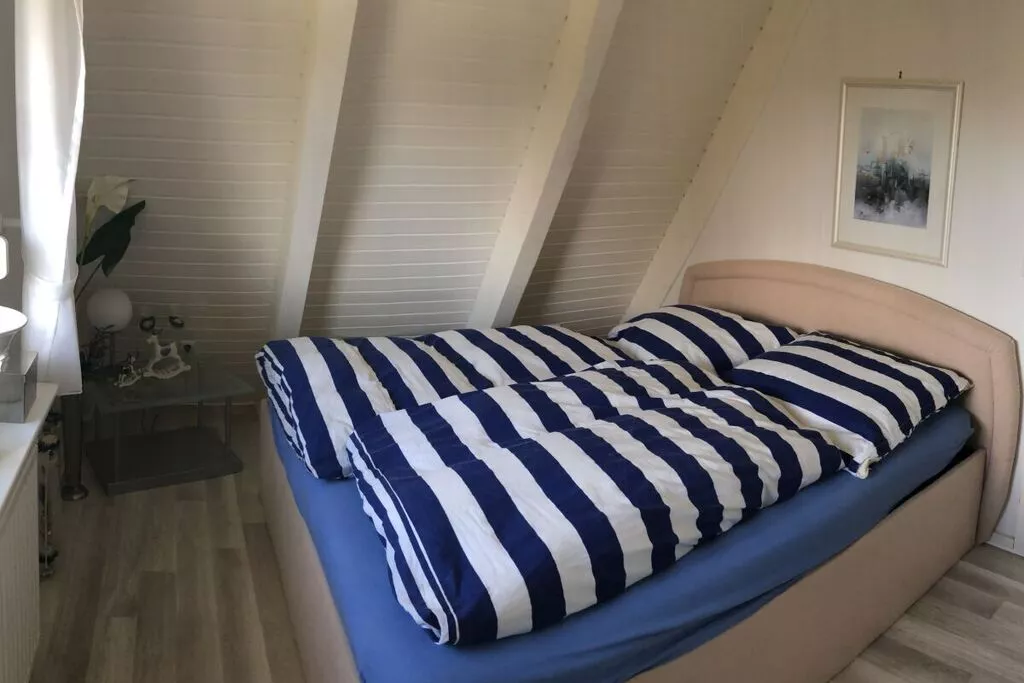 325588-Bedroom