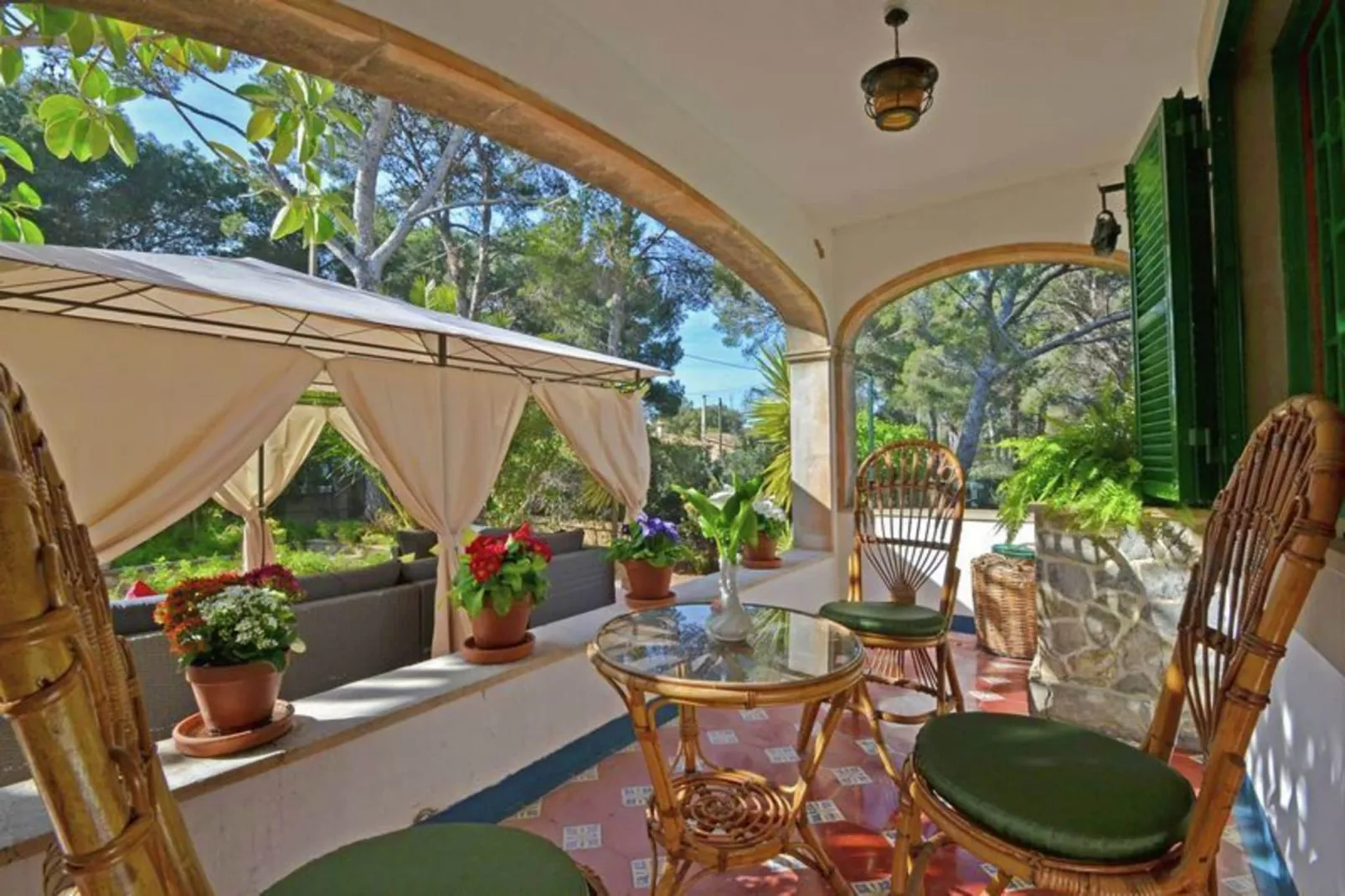 Benestar-Terrace balcony