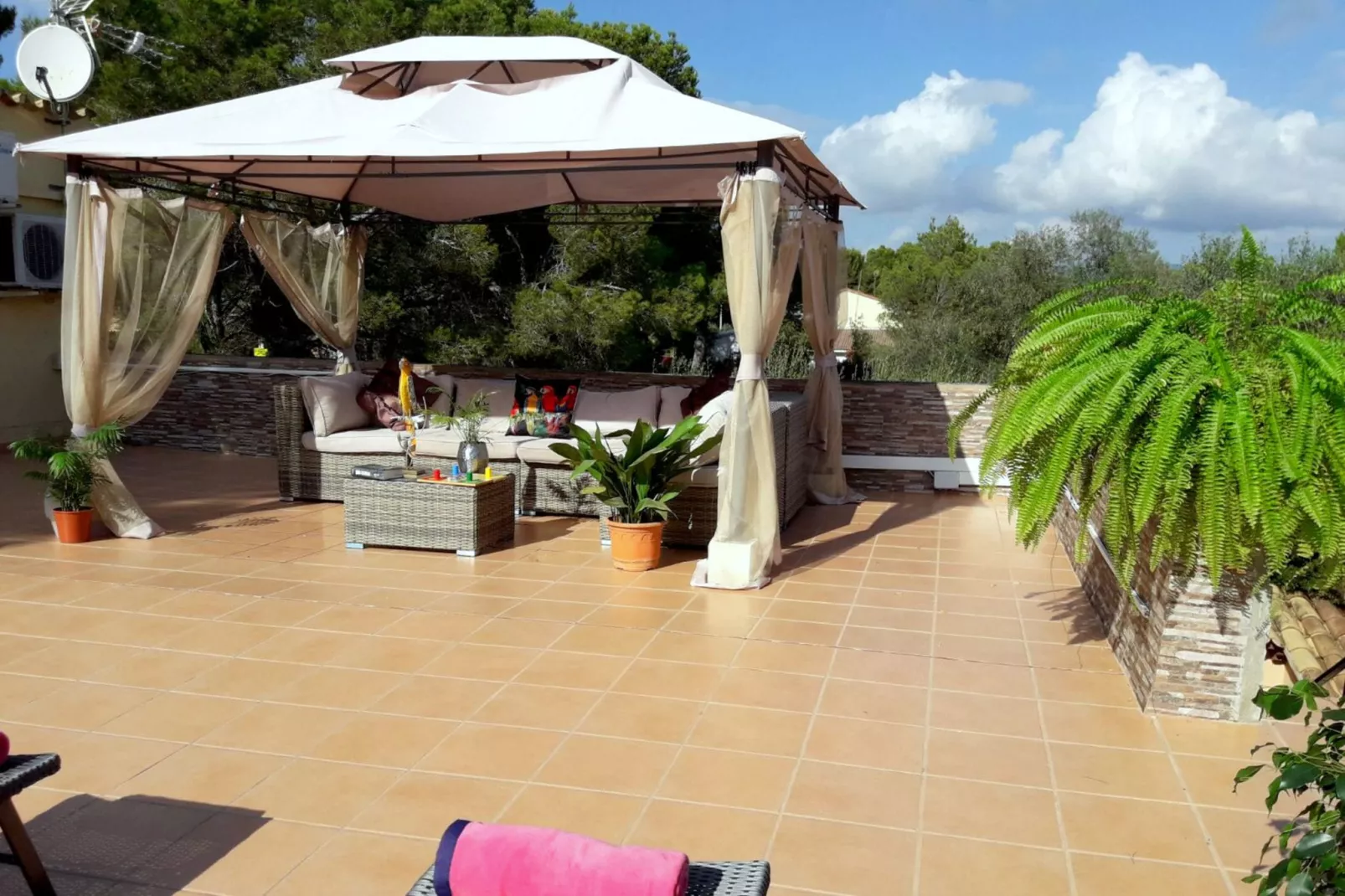 Benestar-Terrace balcony