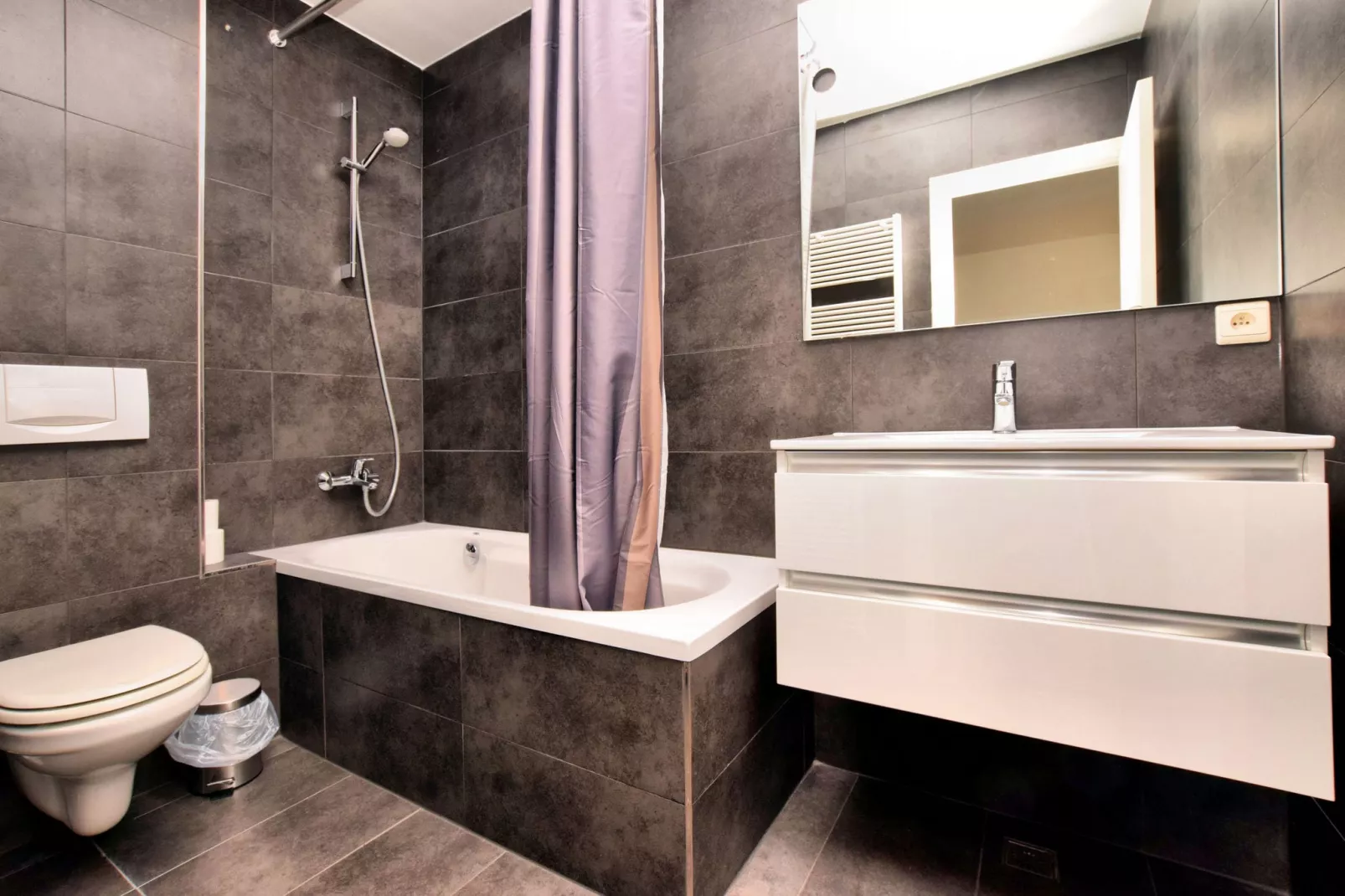 Bord de Rivière-Bathroom