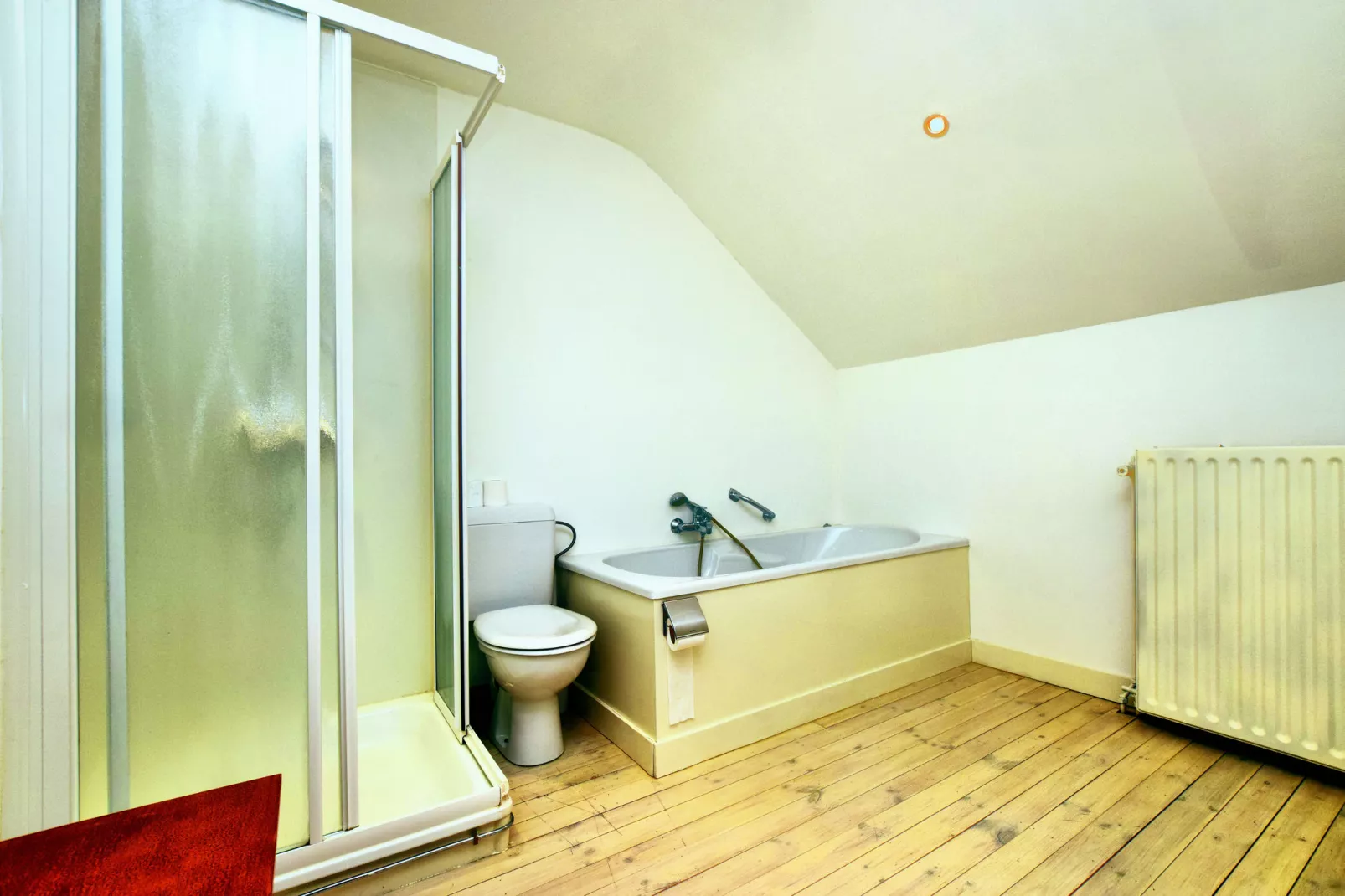 Bord de Rivière-Bathroom