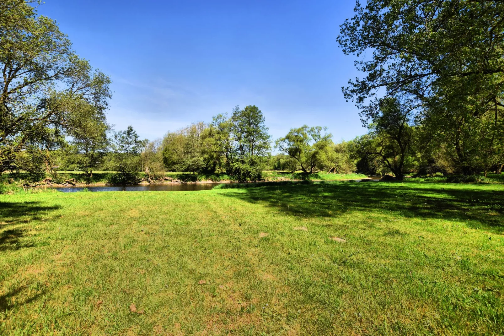 Bord de Rivière-Gardens summer