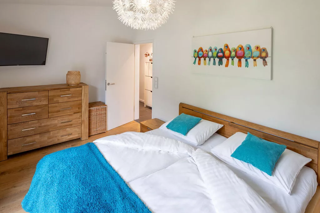 424793-Bedroom