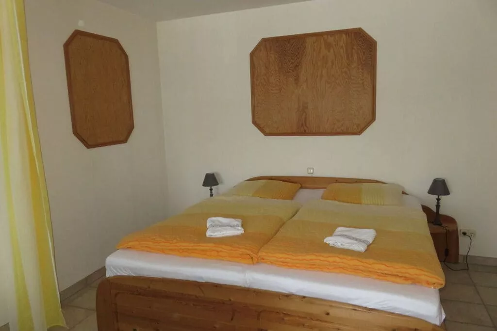 319788-Bedroom