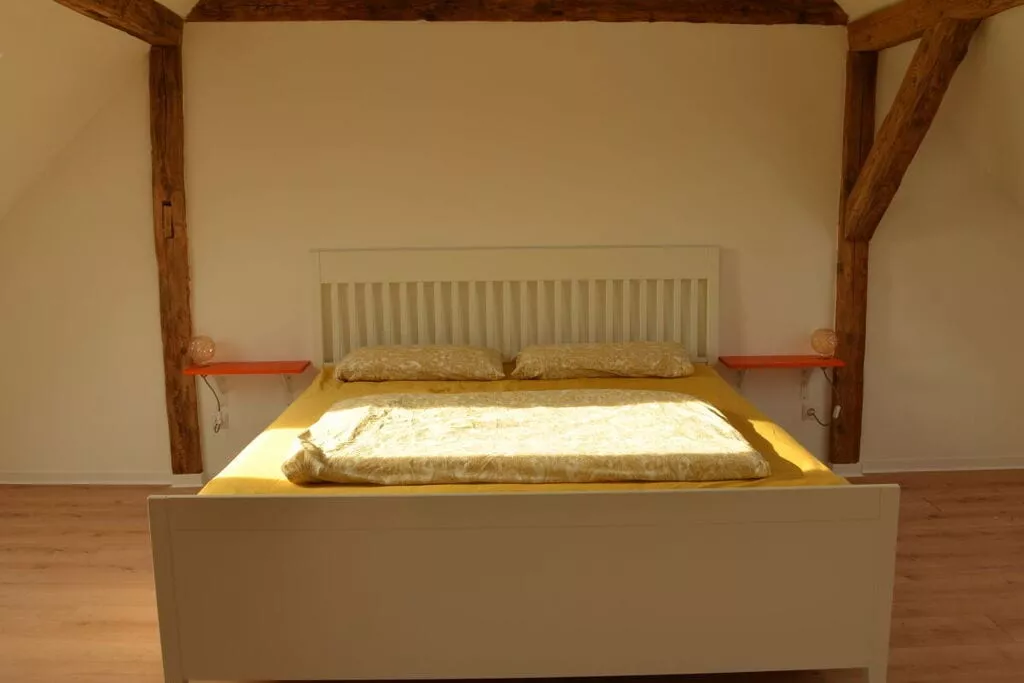 478240-Bedroom