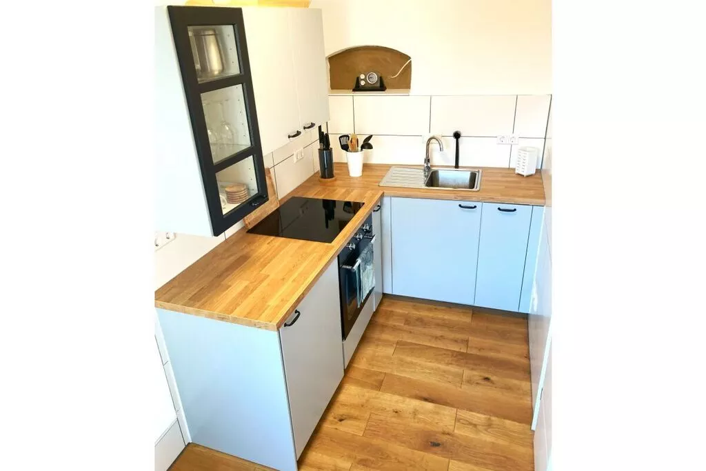 478240-Kitchen