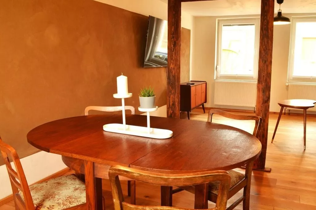 478240-Dining room