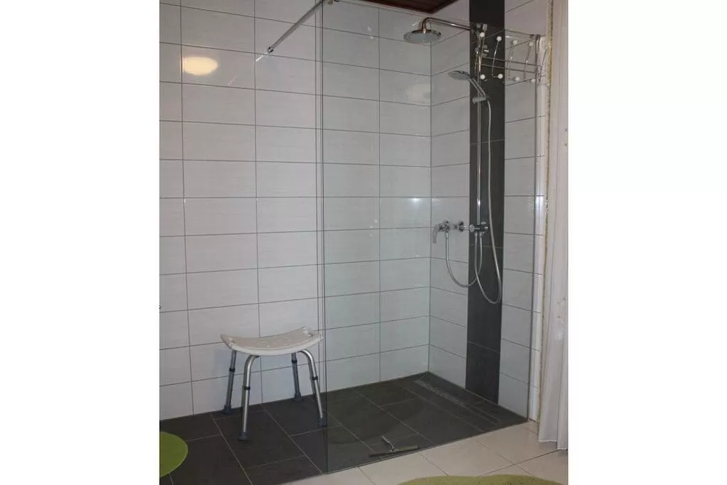 181088-Bathroom