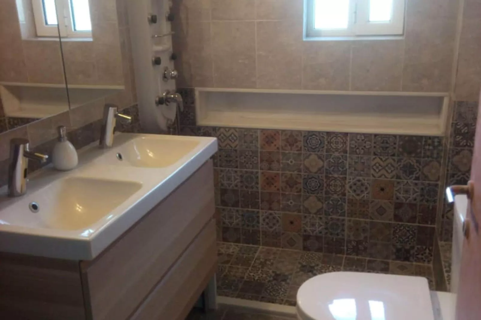 Rafina Port Comfortable-Bathroom