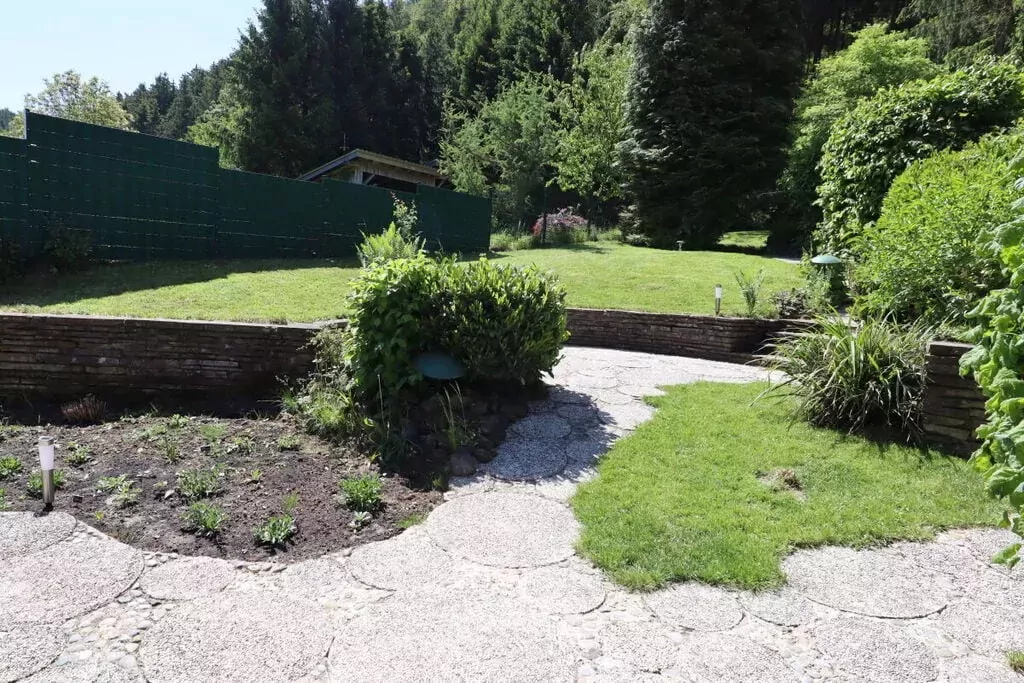 268306-Gardens summer