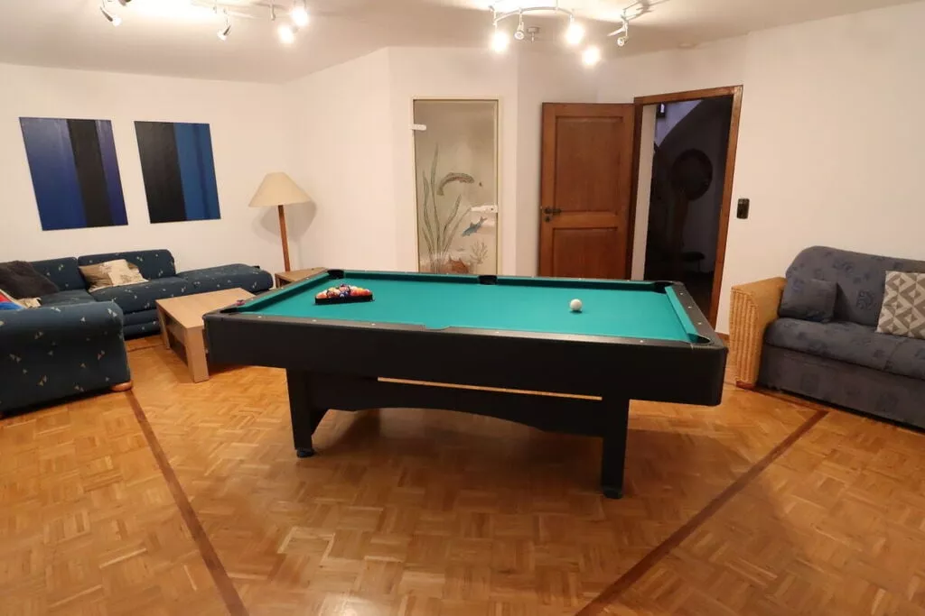 268306-Recreation room