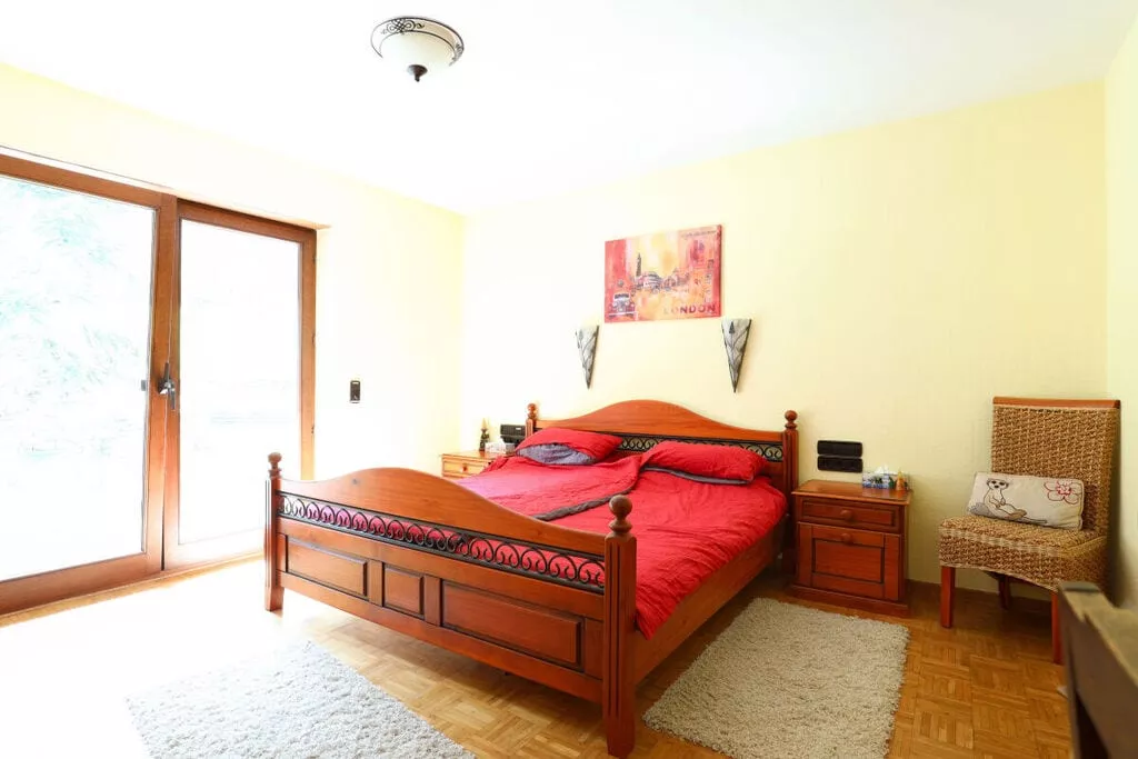 268306-Bedroom