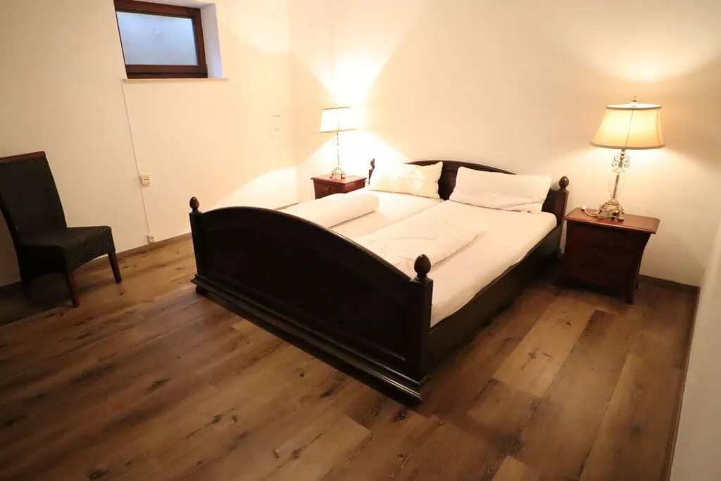 268306-Bedroom