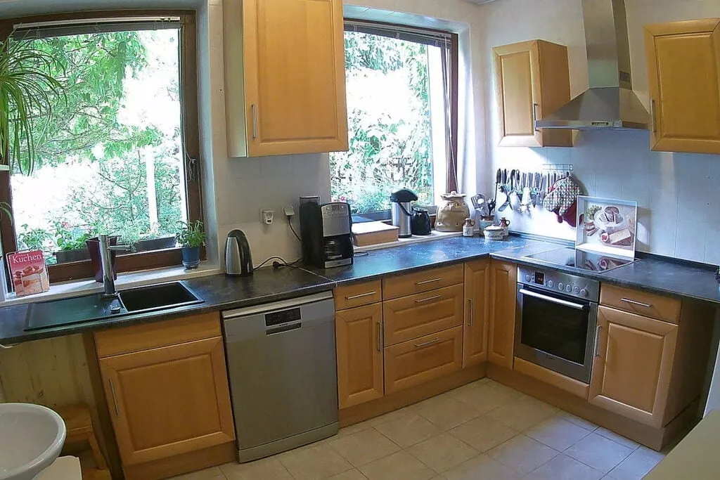 81942-Kitchen