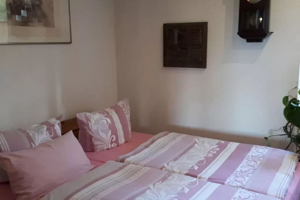 81942-Bedroom