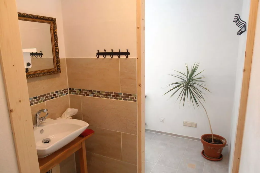 81942-Bathroom