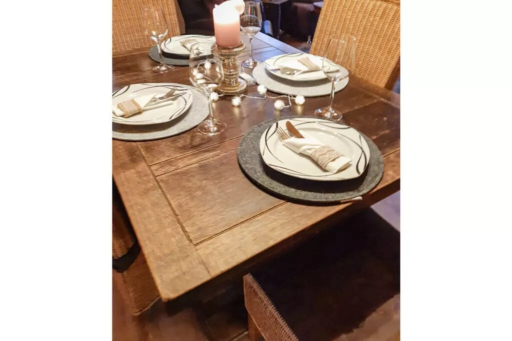 110310-Dining room