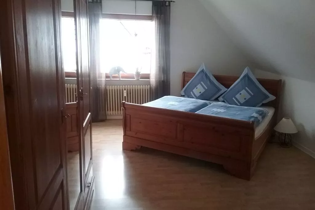 184923-Bedroom