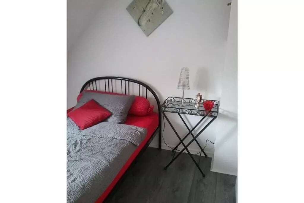 184923-Bedroom